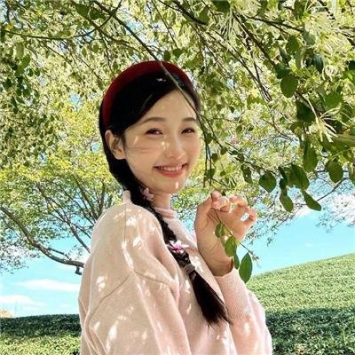 照片里的伴娘
